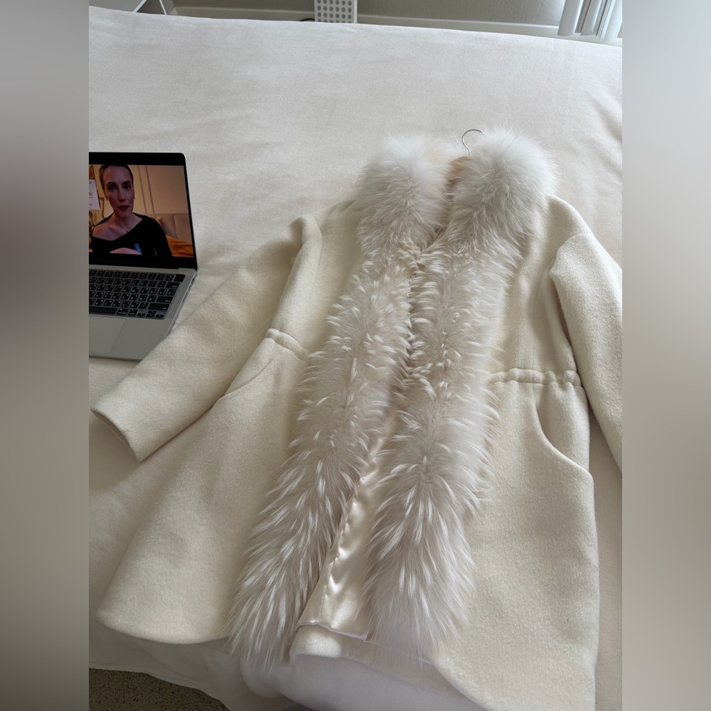 Elegant Cream Fur-Trimmed Women's Coat Overland